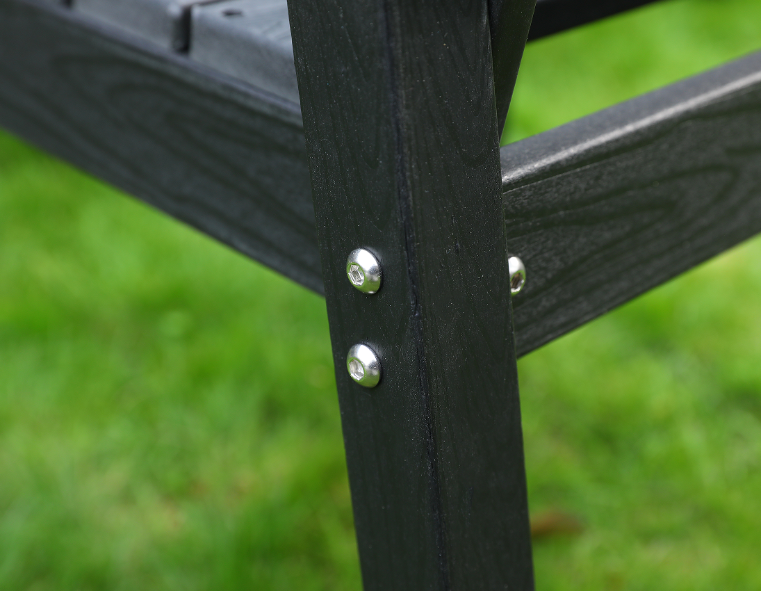 4-teiliges quadratisches Esszimmerset aus schwarzem HDPE mit horizontaler Rückenlehne