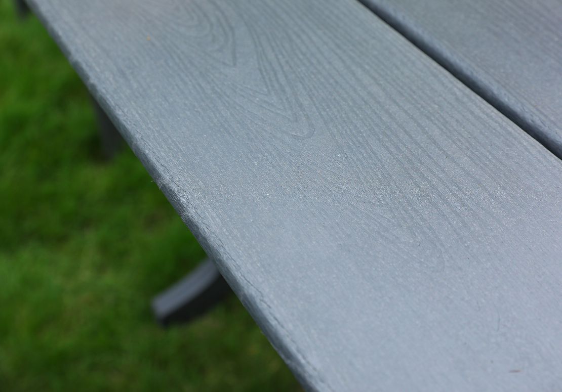 Graues 4-teiliges Outdoor-Essset aus HDPE mit horizontaler Rückenlehne