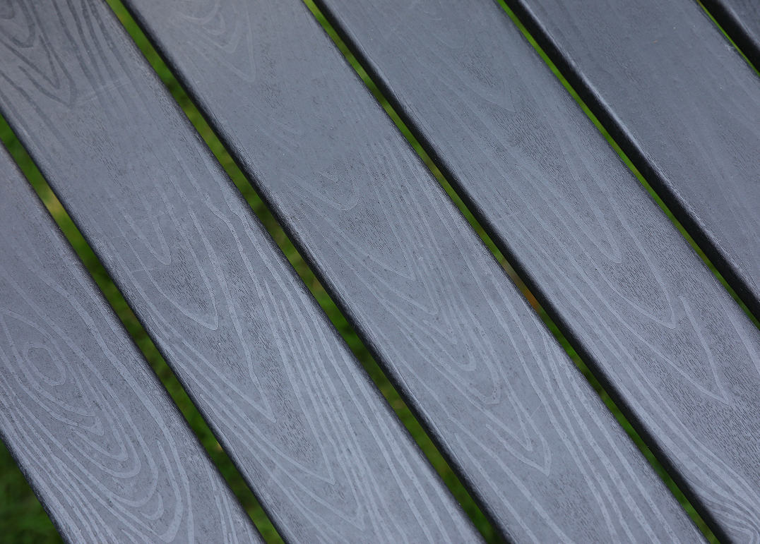 4-teiliges quadratisches Esszimmerset aus schwarzem HDPE mit horizontaler Rückenlehne