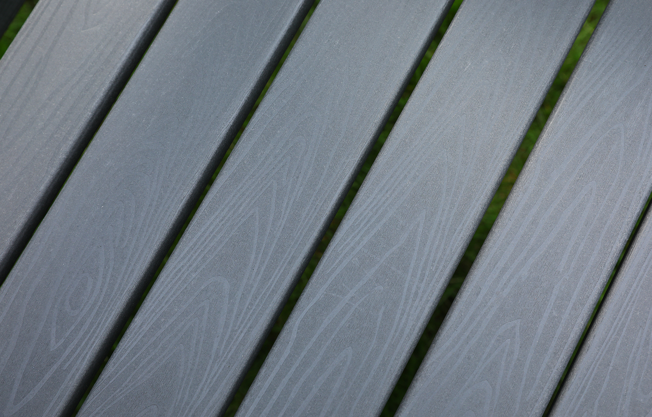 Graues 4-teiliges Outdoor-Essset aus HDPE mit horizontaler Rückenlehne