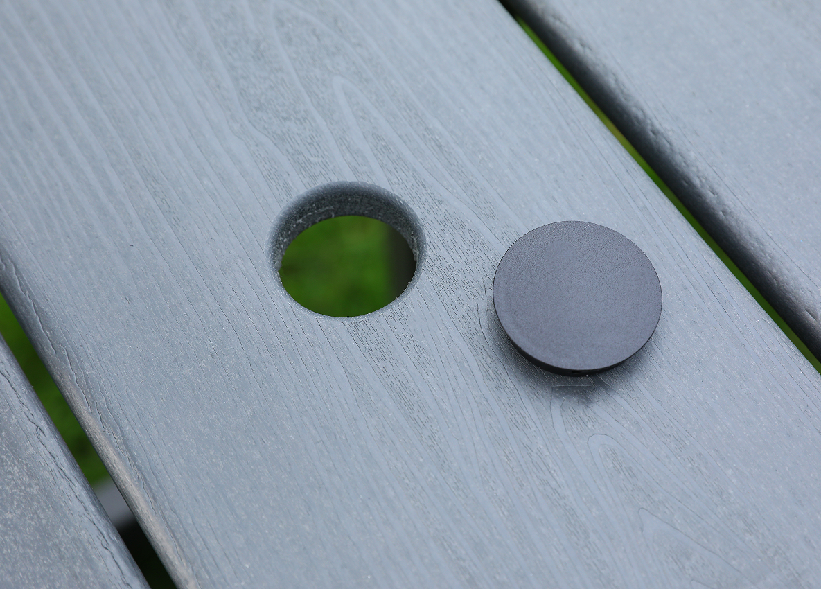 Graues 4-teiliges Outdoor-Essset aus HDPE mit horizontaler Rückenlehne