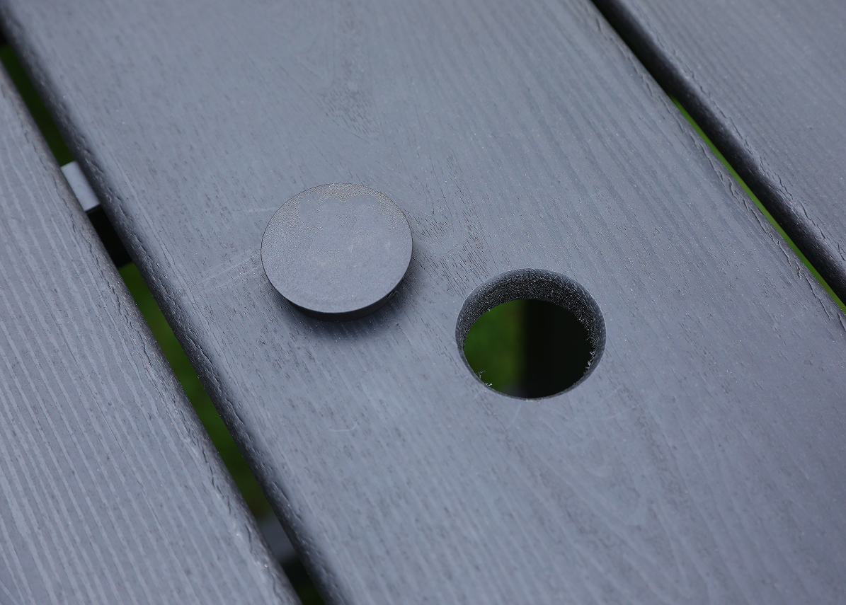 4-teiliges quadratisches Esszimmerset aus schwarzem HDPE mit horizontaler Rückenlehne