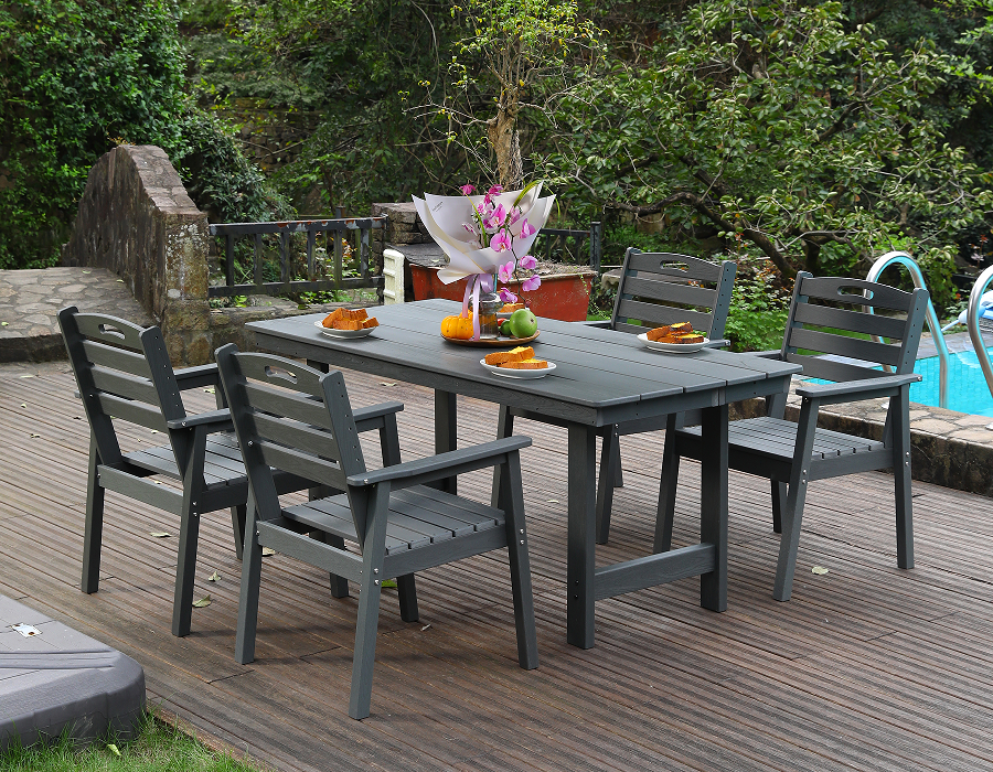 Graues 4-teiliges Outdoor-Essset aus HDPE mit horizontaler Rückenlehne