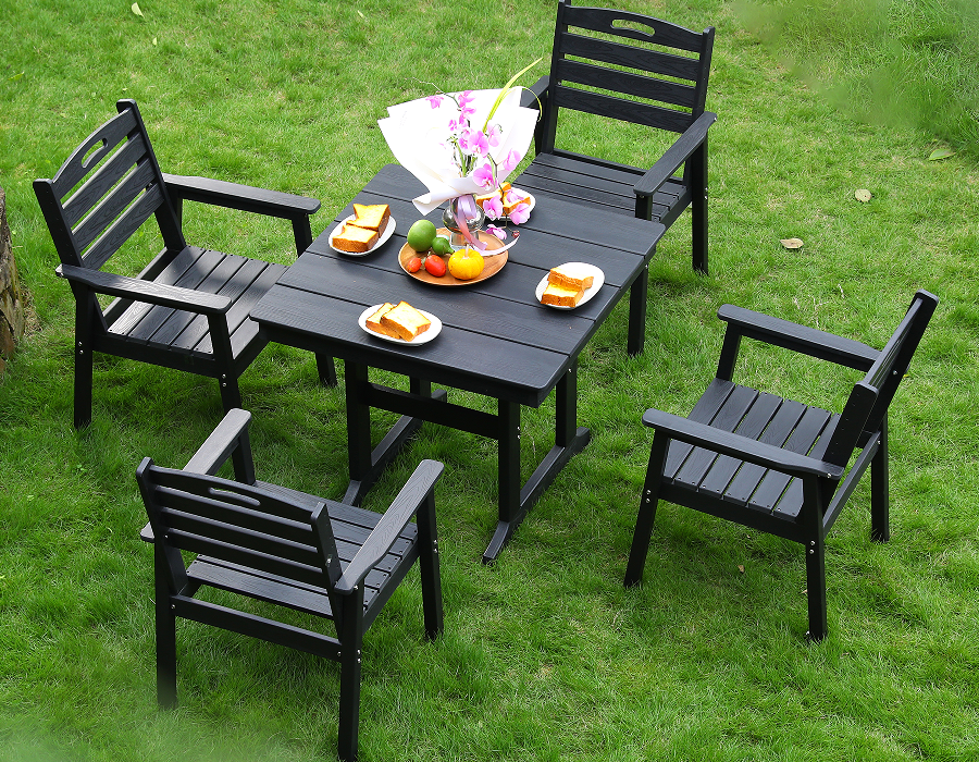 4-teiliges quadratisches Esszimmerset aus schwarzem HDPE mit horizontaler Rückenlehne