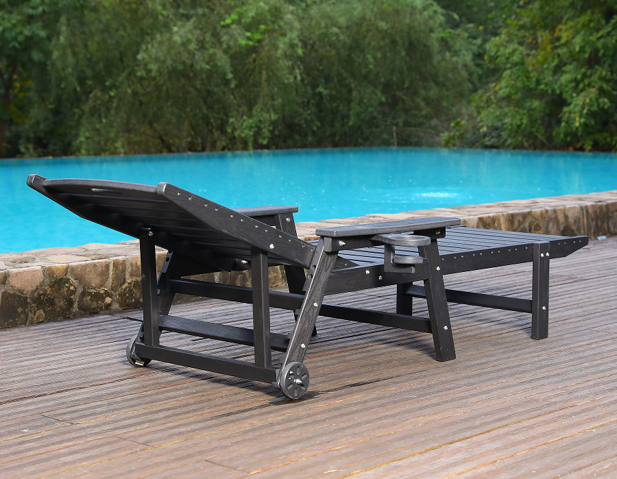 Tauchbereiter blauer Adirondack-Loungesessel aus HDPE am Pool